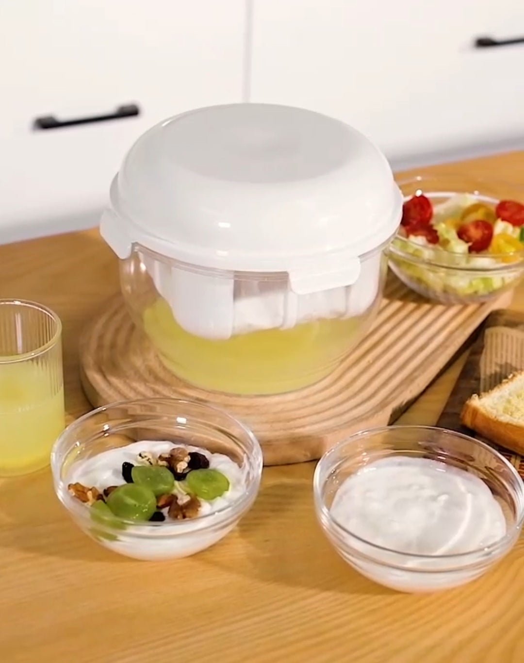 Close-up showing yogurt being strained
Yogurt & Labneh Strainer front view, 2L capacity