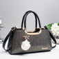 Elegant Women's Envelope Crossbody Bag – Chic Waterproof Shoulder Handbag - More4LessLB